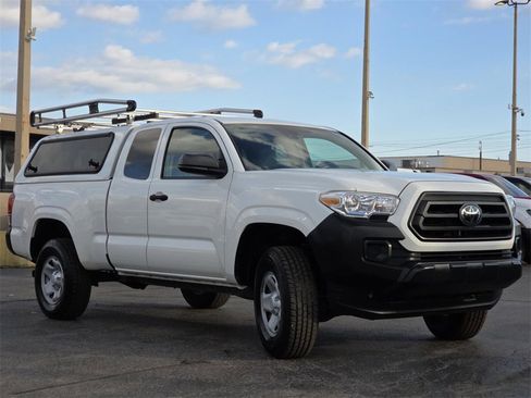 Used 2020 Toyota Tacoma SR image 9