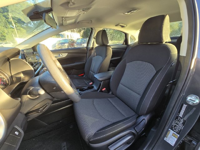 Used 2023 Kia Forte LXS FWD image 4