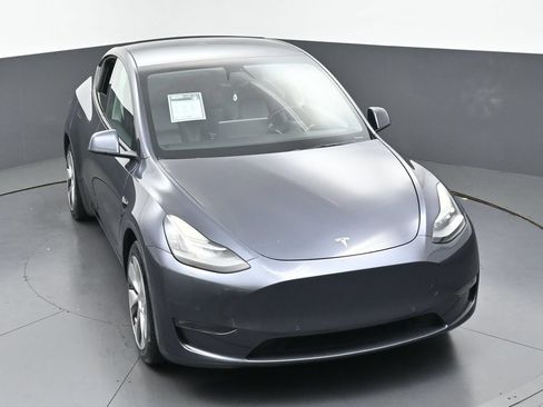 Used 2022 Tesla Model Y Long Range AWD/4WD image 43