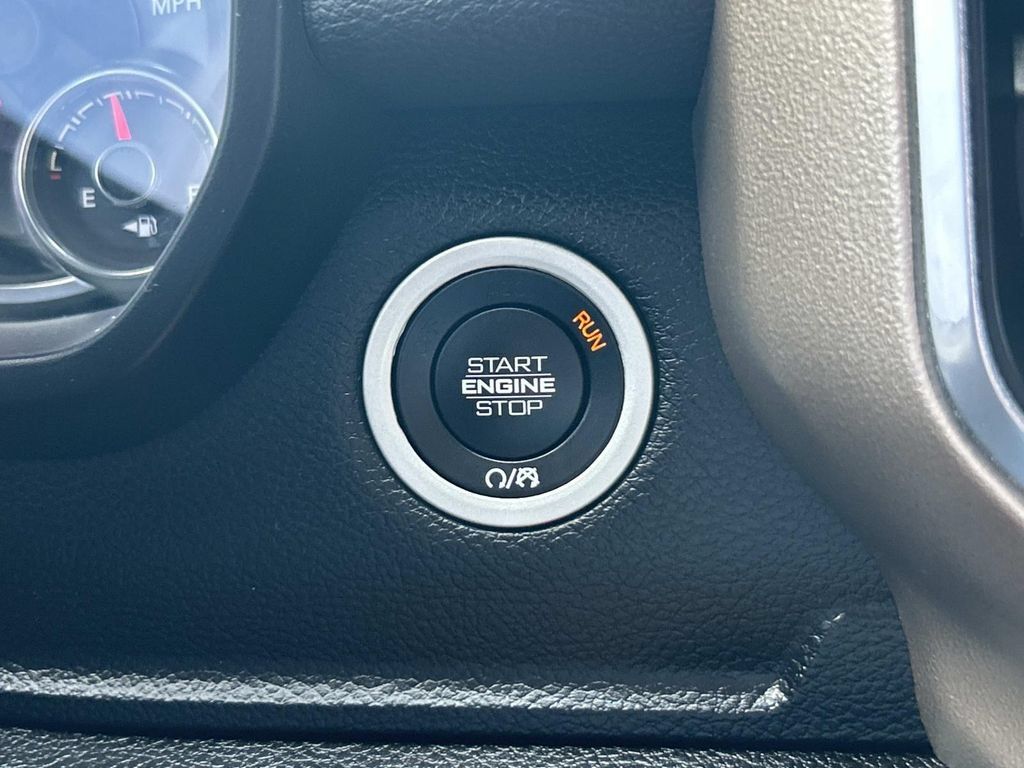 Used 2019 RAM 1500 Laramie AWD/4WD image 47