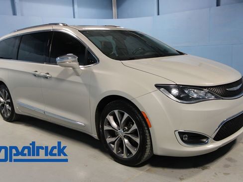 Used 2017 Chrysler Pacifica Limited w/ UConnect Theater Package image 1