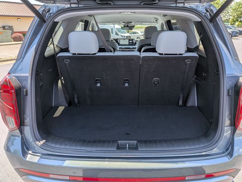 Used 2025 Hyundai Palisade SEL FWD image 33
