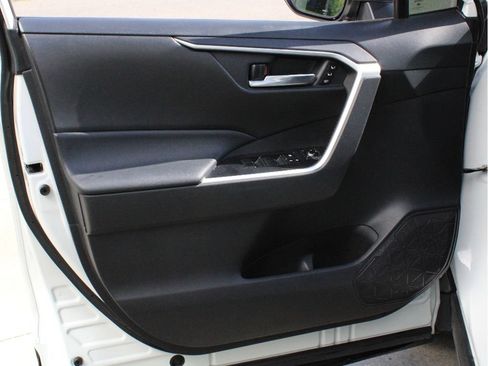 Used 2021 Toyota RAV4 XLE Premium AWD/4WD image 9