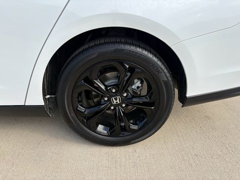 Certified 2025 Honda Accord SE image 30