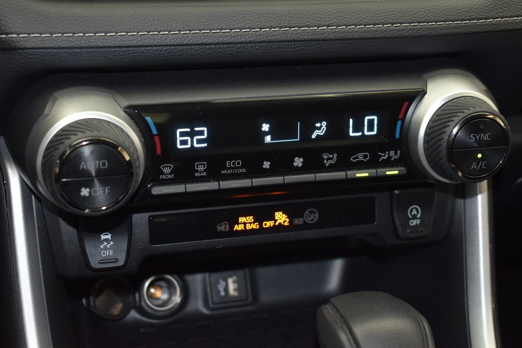 Used 2025 Toyota RAV4 XLE AWD/4WD image 20