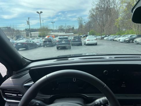 Used 2025 Buick Envista Sport Touring image 30