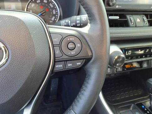 Used 2022 Toyota RAV4 XLE Premium AWD/4WD image 31