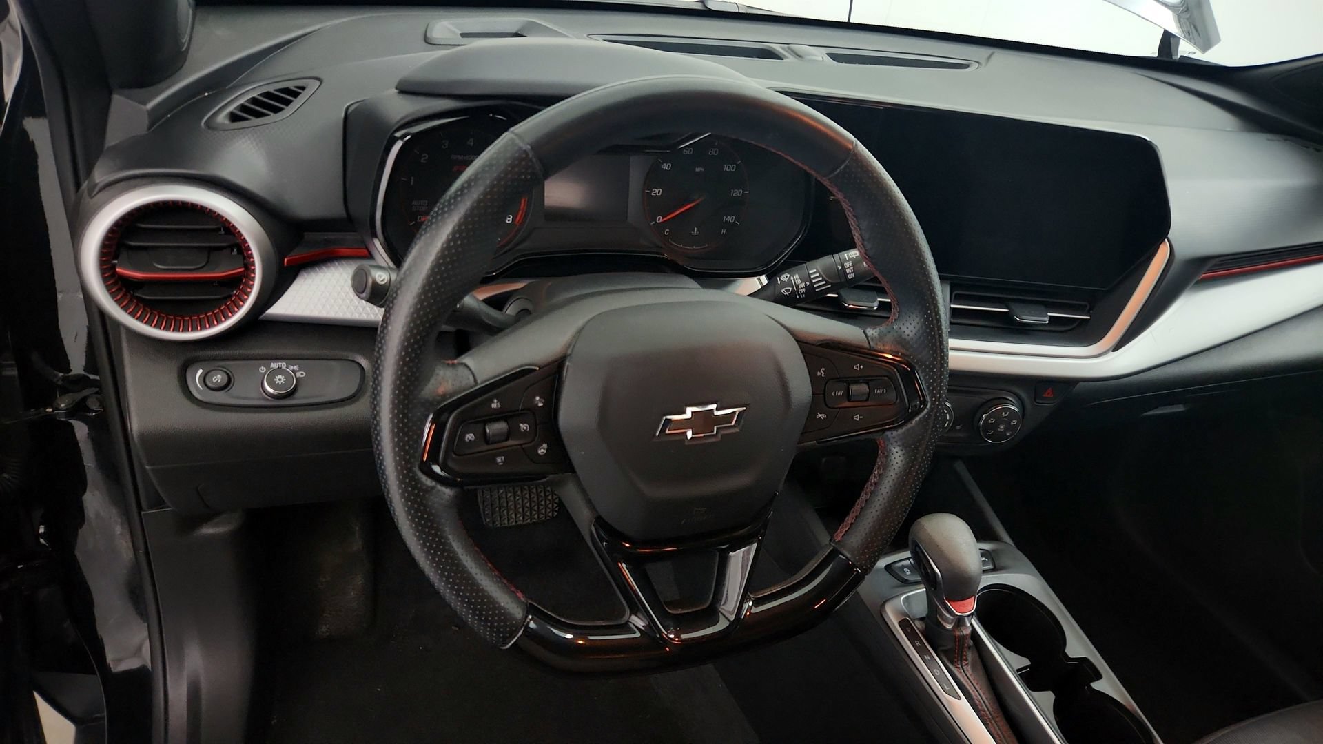 Certified 2024 Chevrolet Trax RS FWD image 18