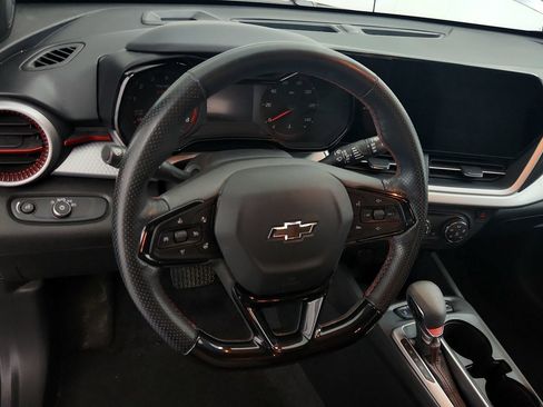 Used 2024 Chevrolet Trax RS FWD image 18
