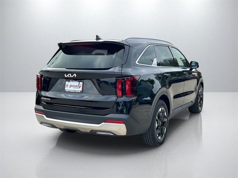 Used 2025 Kia Sorento S w/ Panoramic Sunroof Package image 5