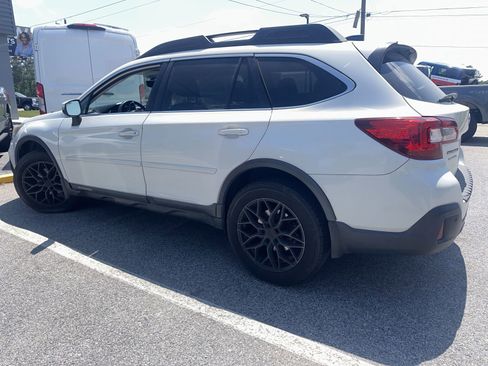 Used 2018 Subaru Outback 3.6R Limited AWD/4WD image 4