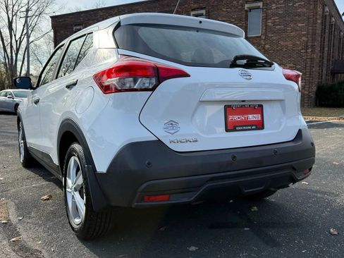 Used 2020 Nissan Kicks S image 4