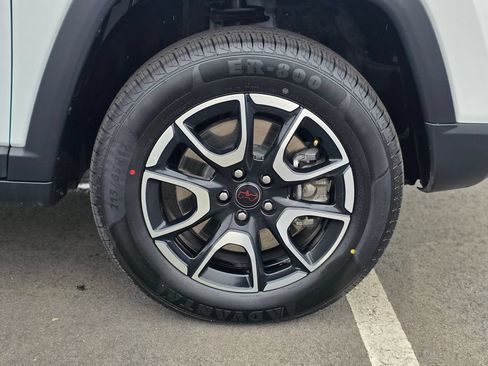 Used 2025 Jeep Compass Trailhawk AWD/4WD image 8