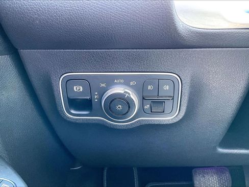 Used 2021 Mercedes-Benz GLB 250 image 34