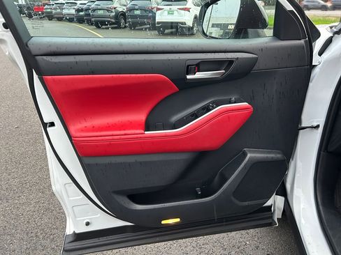 Used 2023 Toyota Highlander XSE image 22