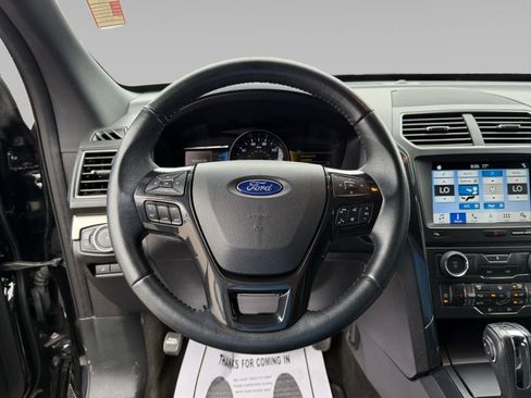 Used 2018 Ford Explorer XLT w/ Equipment Group 202A image 12