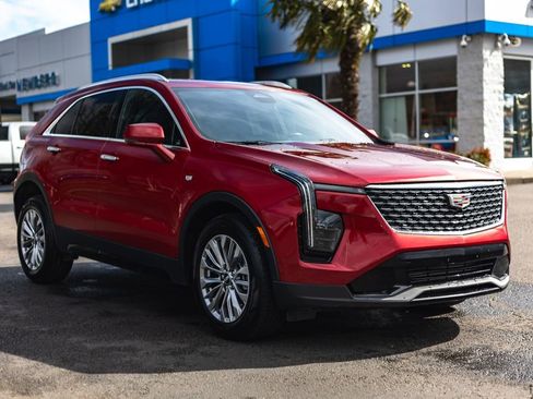 Used 2024 Cadillac XT4 Premium Luxury image 7