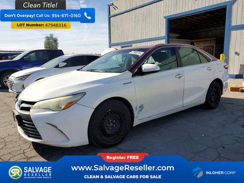 Used 2016 Toyota Camry LE image 1
