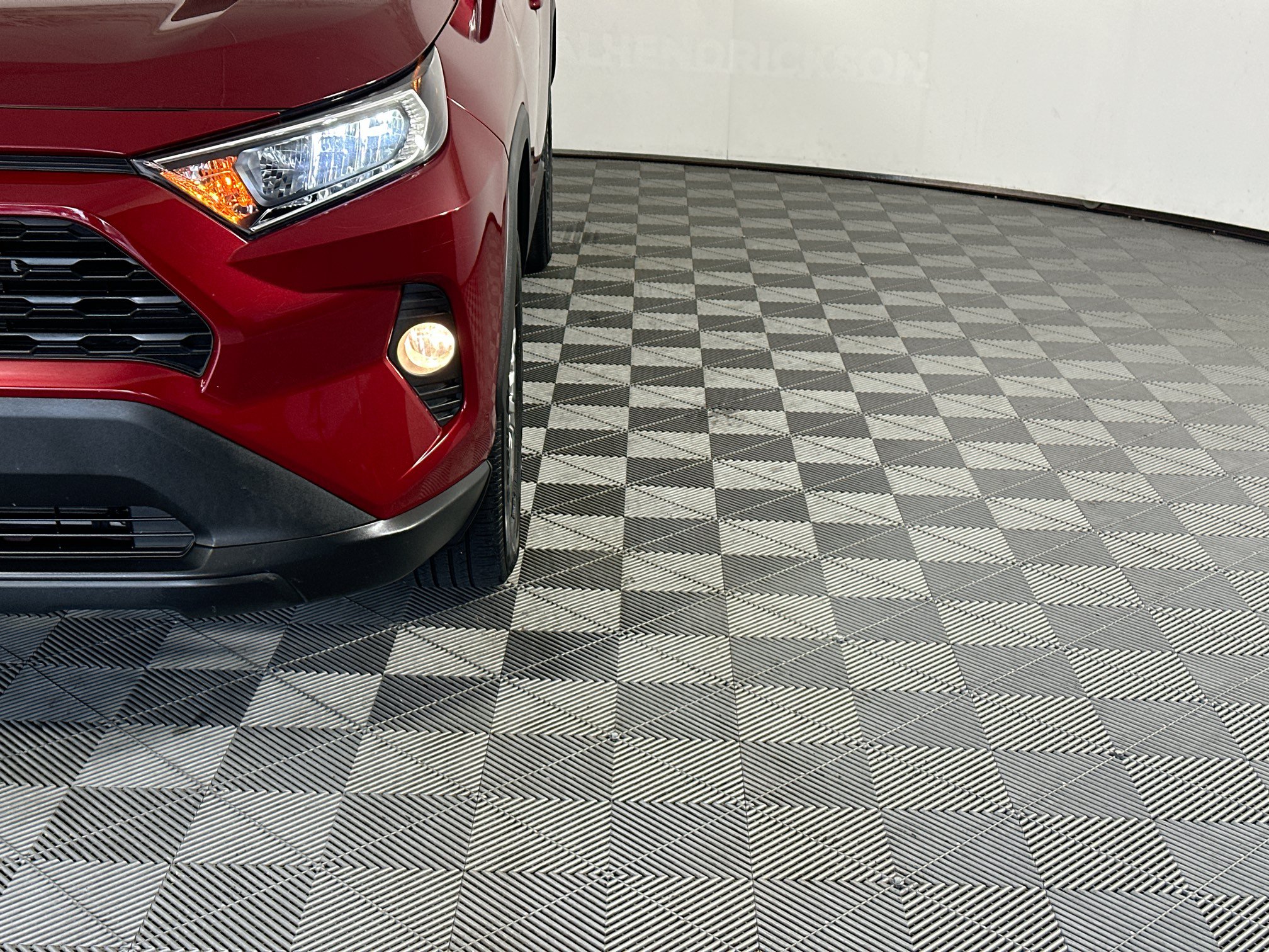 Used 2020 Toyota RAV4 XLE Premium FWD image 9