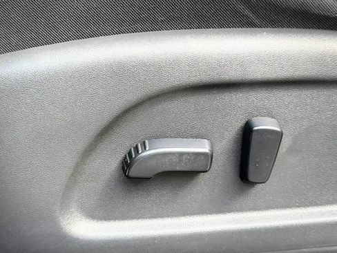 Used 2018 Nissan Pathfinder SV AWD/4WD image 25