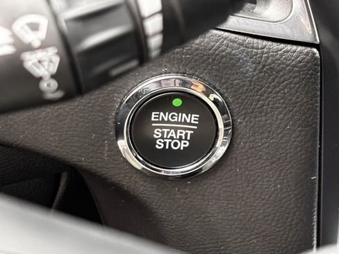 Used 2024 Ford Edge Titanium image 12