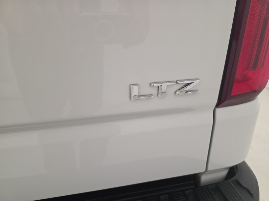 Used 2023 Chevrolet Silverado 1500 LTZ AWD/4WD image 18