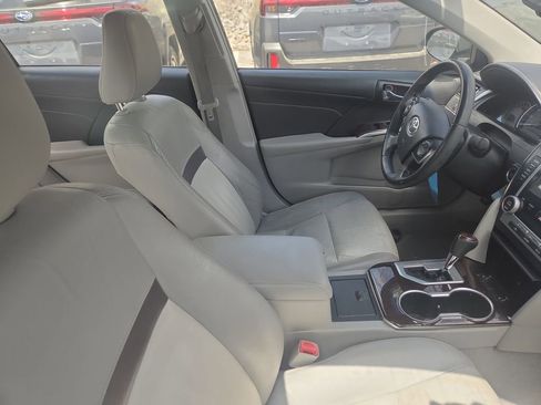 Used 2013 Toyota Camry XLE w/ Leather Pkg image 12