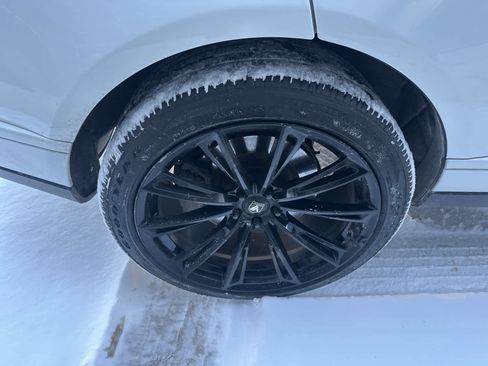 Used 2019 Land Rover Range Rover HSE image 12