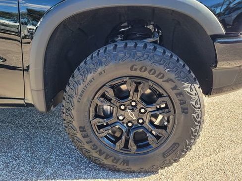 Used 2025 Chevrolet Silverado 1500 ZR2 w/ Technology Package image 12