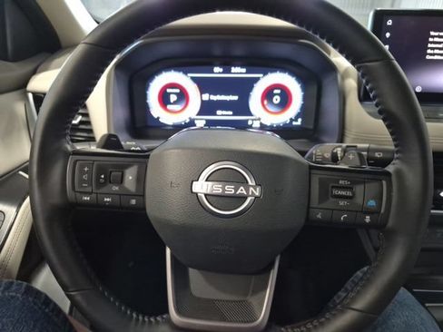 Certified 2025 Nissan Rogue SL AWD/4WD image 13
