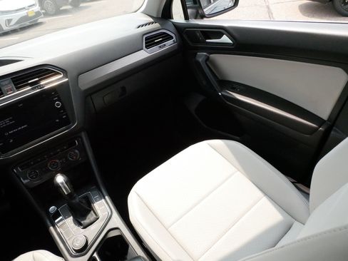 Used 2020 Volkswagen Tiguan SE AWD/4WD image 11