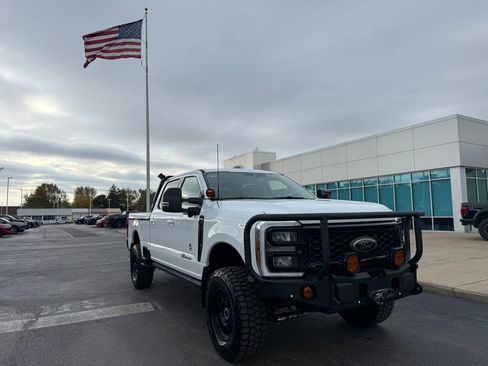 New 2026 Ford F250 Lariat w/ Black Appearance Package image 28