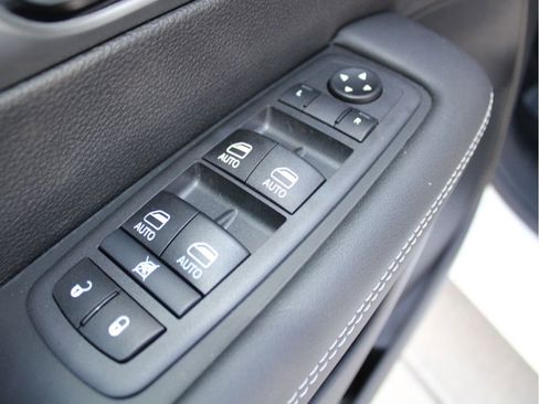 New 2026 Chrysler Pacifica Select image 10