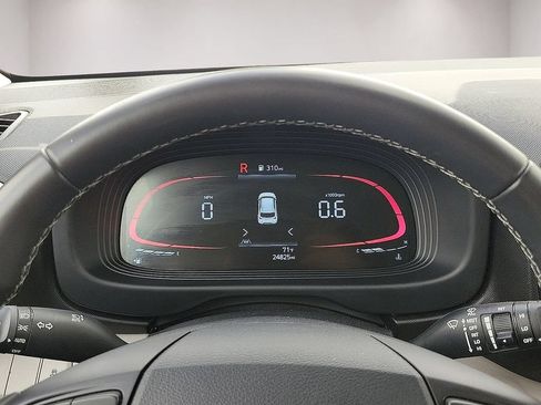 Used 2025 Hyundai Venue SEL FWD image 18