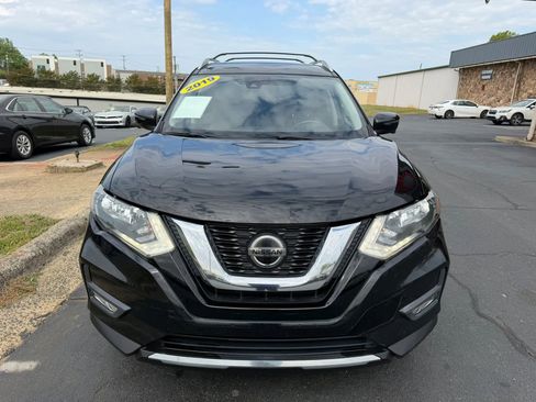 Used 2019 Nissan Rogue SV w/ Premium Package FWD image 2