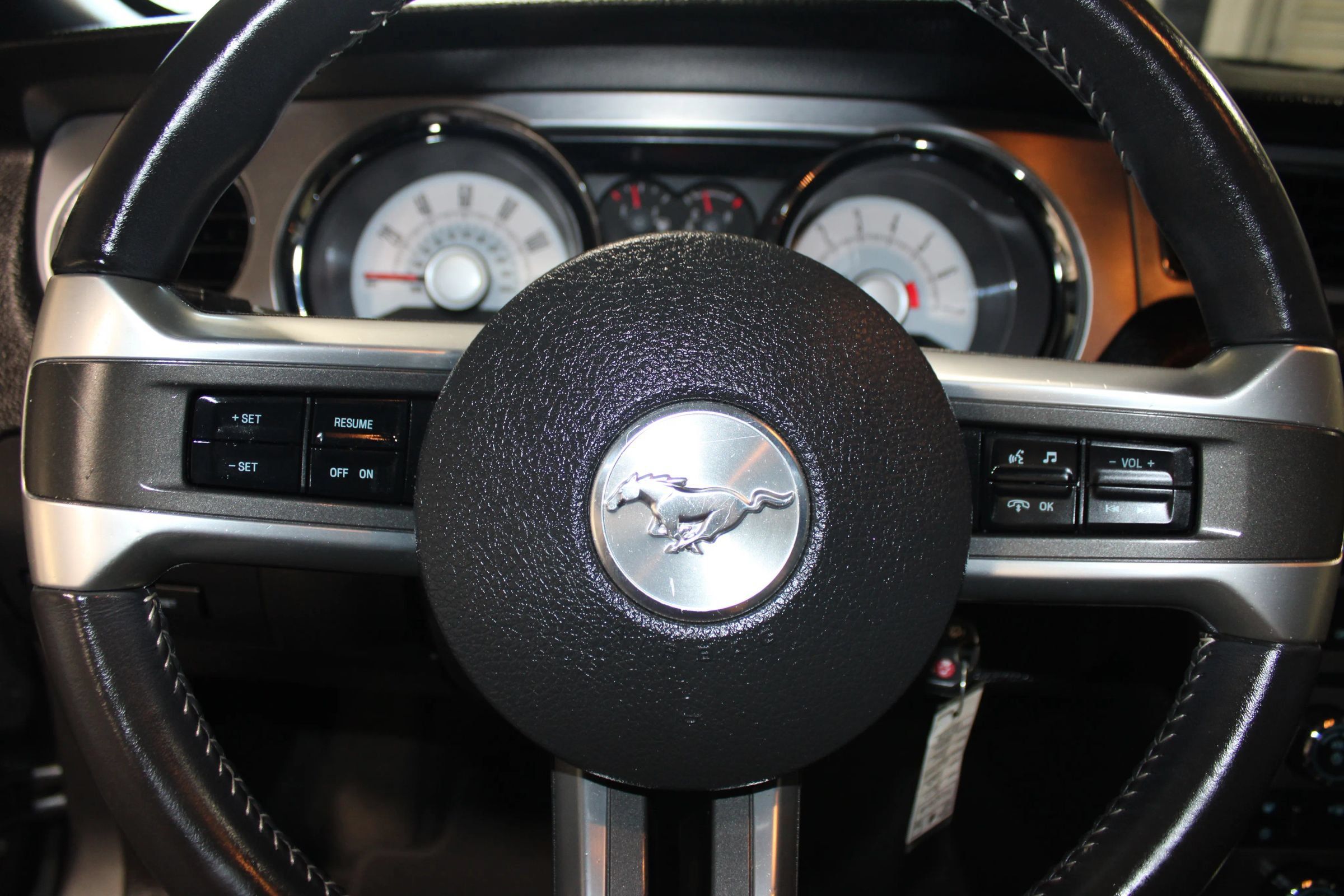 Used 2010 Ford Mustang Coupe RWD image 17