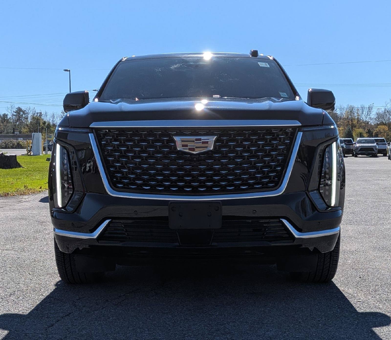 Used 2025 Cadillac Escalade ESV Premium Luxury AWD/4WD image 2