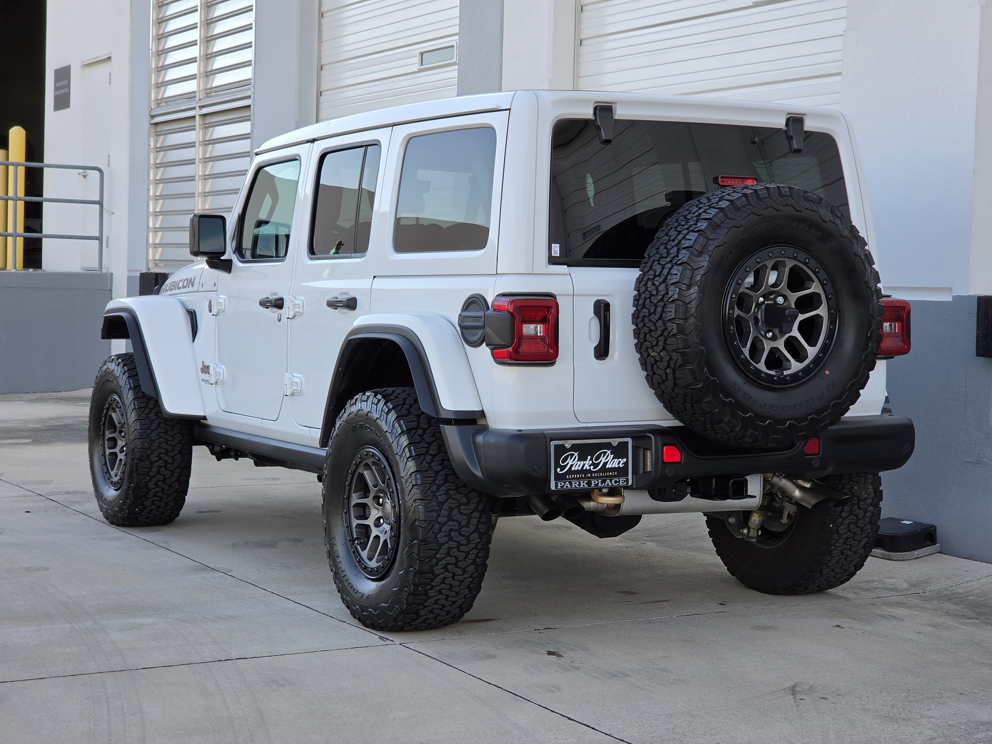 Used 2022 Jeep Wrangler Unlimited Rubicon w/ Xtreme Recon 35" Tire Package AWD/4WD image 4
