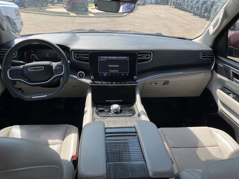 Used 2022 Jeep Wagoneer Series II AWD/4WD image 23