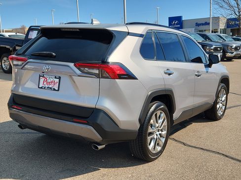 Used 2021 Toyota RAV4 Limited image 3