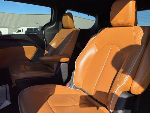 Used 2022 Chrysler Pacifica Pinnacle FWD image 44