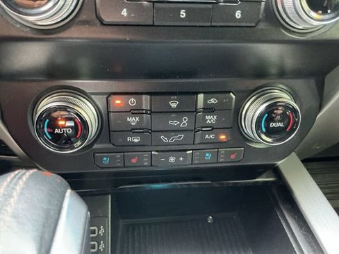Used 2019 Ford F150 Platinum w/ Equipment Group 701A Luxury AWD/4WD image 17