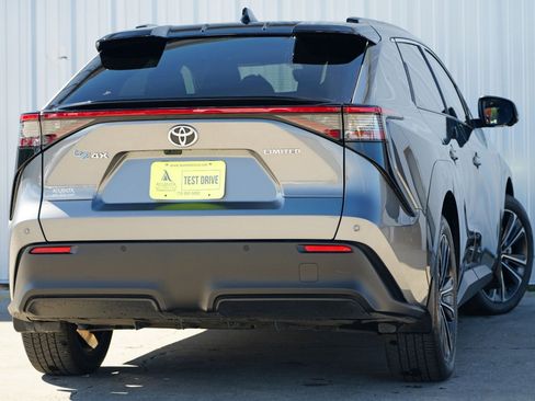 Used 2023 Toyota bZ4X Limited image 4