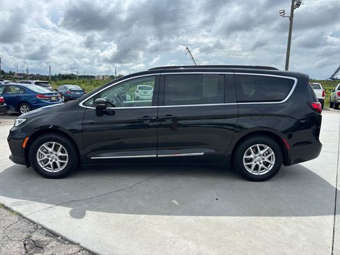 Used 2022 Chrysler Pacifica Touring-L FWD image 7