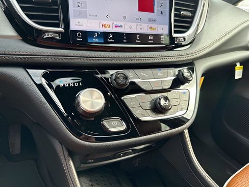 New 2026 Chrysler Pacifica Pinnacle image 37