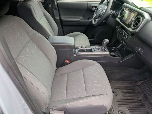 Used 2018 Toyota Tacoma TRD Sport AWD/4WD image 25