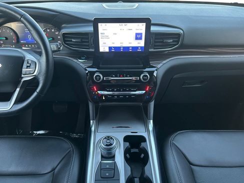 Used 2022 Ford Explorer Limited AWD/4WD image 12