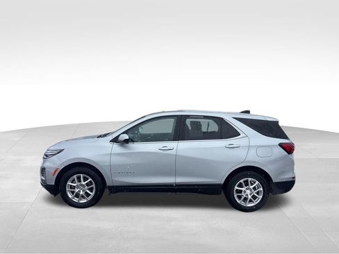 Used 2022 Chevrolet Equinox LT image 2