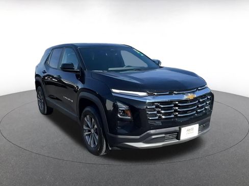 Used 2025 Chevrolet Equinox LT image 3