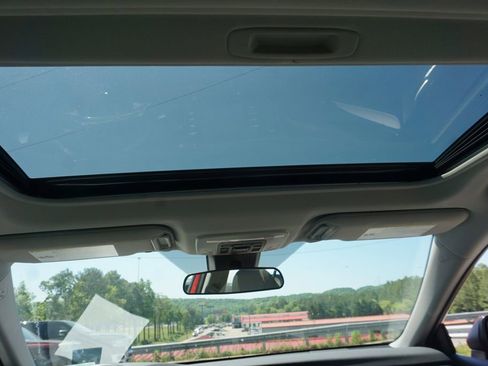 Used 2019 Toyota Camry SE image 13